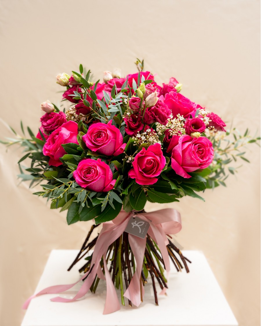 Bouquet of Garden Roses and Lysianthus