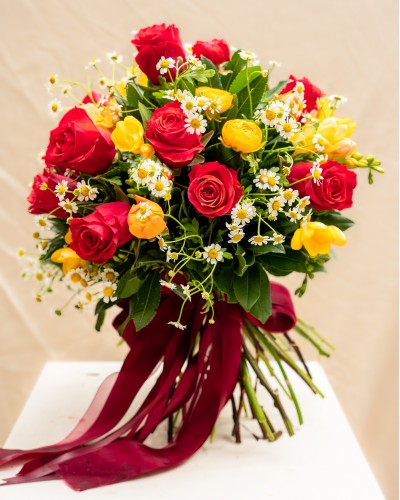 Bouquet of Red Roses, Ranunculus and Chamomile