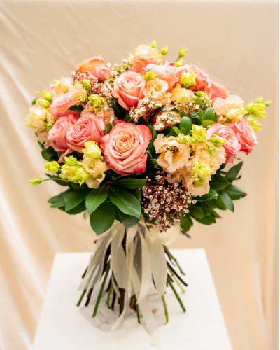 Bouquet of Kahala Roses and Lisianthus 