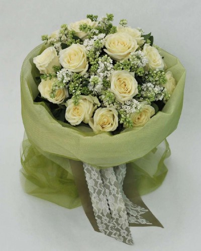 Bouquet of Lilacs and White Avallance Roses