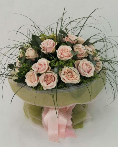 Bouquet of Sweet Avallance Roses
