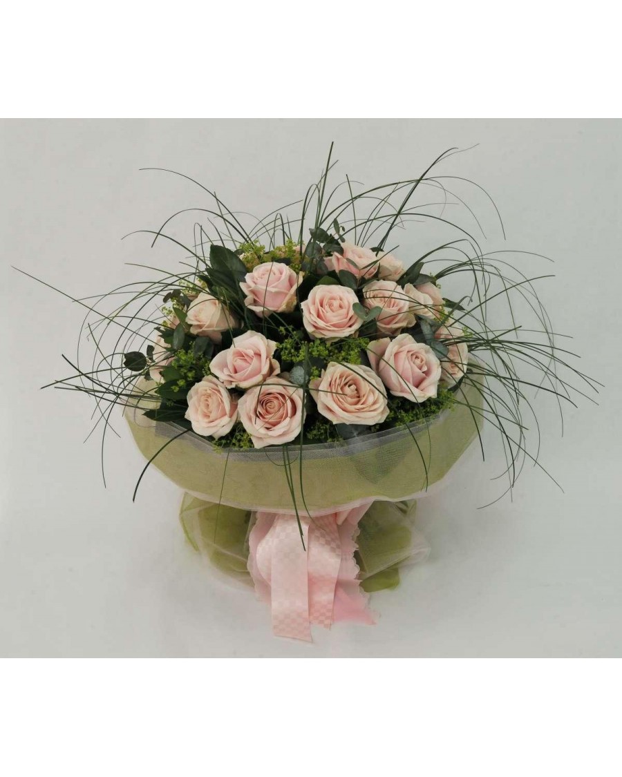 Bouquet of Sweet Avallance Roses